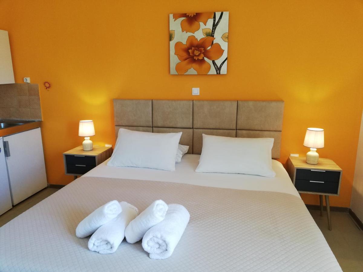 Villa Daizy Boutique Apartments ลากานาส ภายนอก รูปภาพ