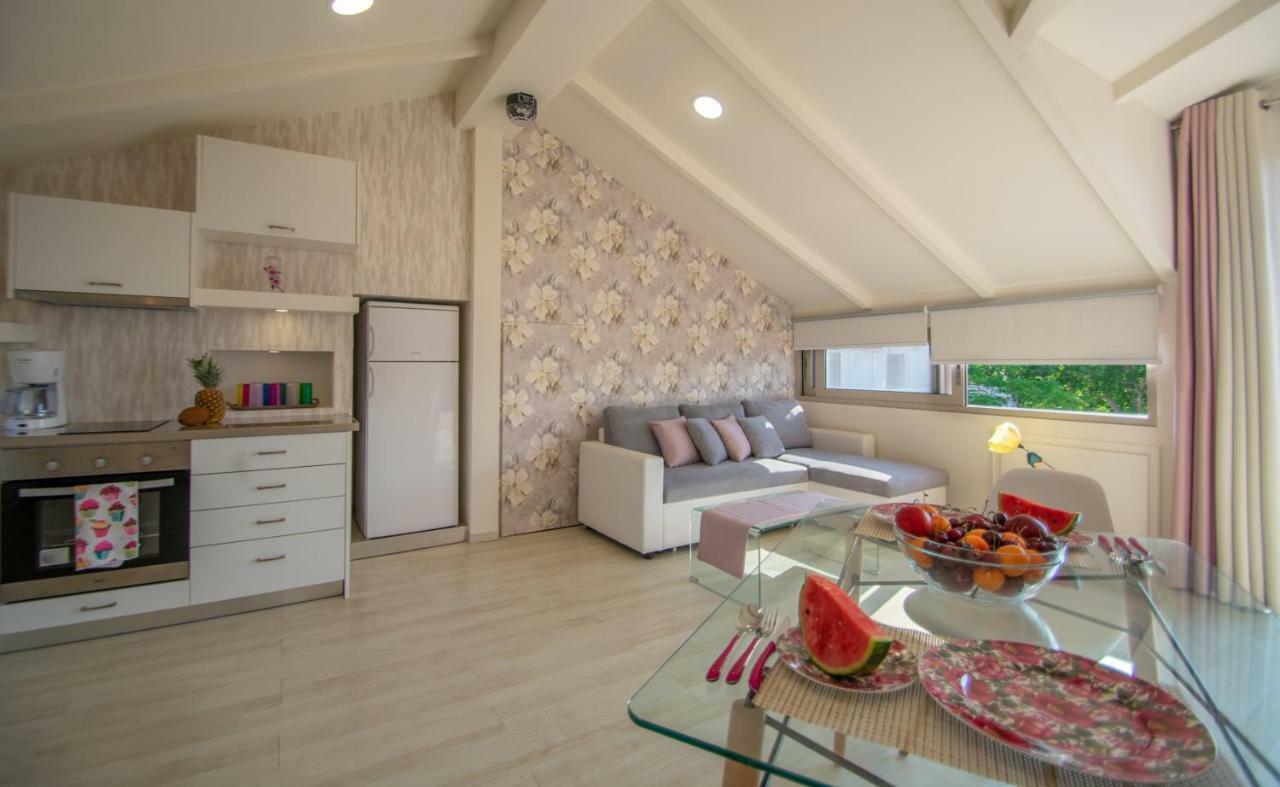 Villa Daizy Boutique Apartments ลากานาส ภายนอก รูปภาพ